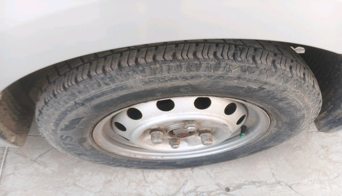 2014 Hyundai Eon ERA +, Petrol, Manual, 57,047 km, tyre