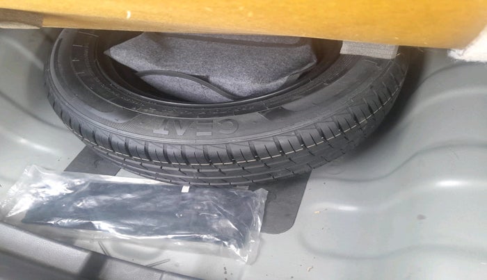 2021 Hyundai AURA S 1.2 CNG, Petrol, Manual, 24,728 km, tyre