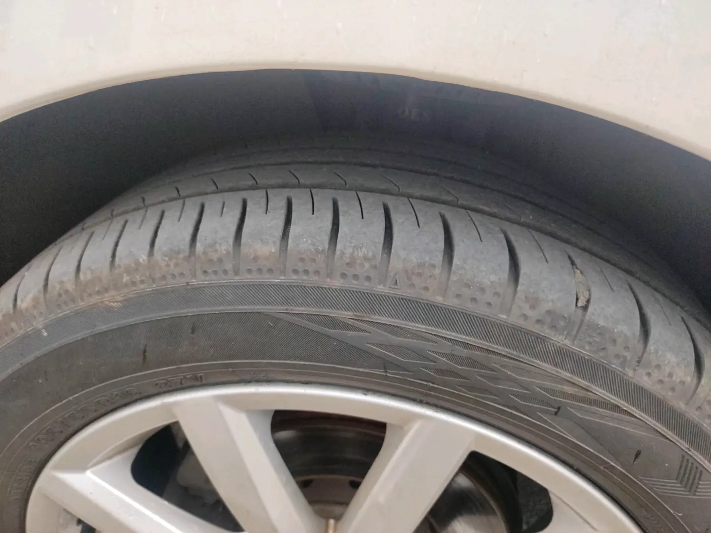 2018 Volkswagen Ameo HIGHLINE PLUS 1.5L AT 16 ALLOY, Diesel, Automatic, 1,57,612 km, tyre