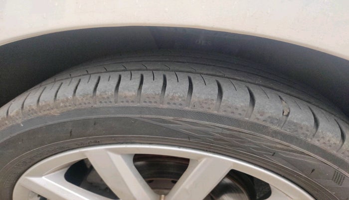 2018 Volkswagen Ameo HIGHLINE PLUS 1.5L AT 16 ALLOY, Diesel, Automatic, 1,57,612 km, tyre