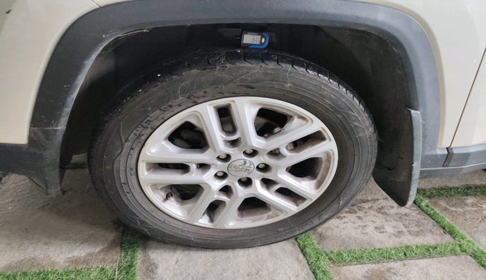 2017 Jeep Compass LIMITED (O) 2.0 DIESEL, Diesel, Manual, 1,19,365 km, tyre