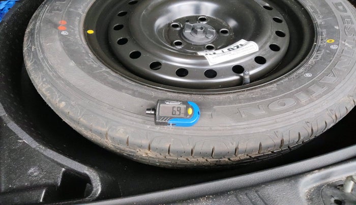 2017 Jeep Compass LIMITED (O) 2.0 DIESEL, Diesel, Manual, 1,19,365 km, tyre