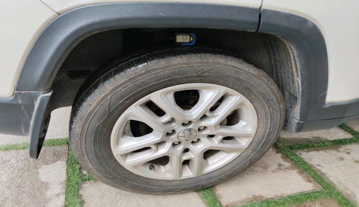 2017 Jeep Compass LIMITED (O) 2.0 DIESEL, Diesel, Manual, 1,19,365 km, tyre