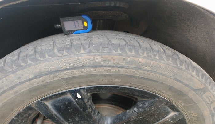 2010 Skoda Laura AMBIENTE 1.9 TDI MT, Diesel, Manual, 1,56,633 km, tyre