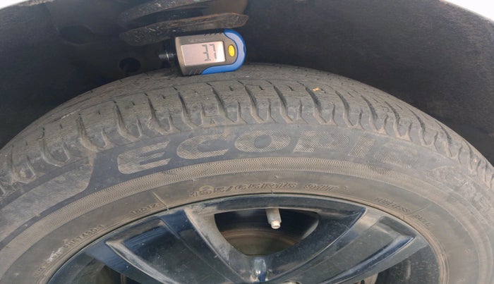 2010 Skoda Laura AMBIENTE 1.9 TDI MT, Diesel, Manual, 1,56,633 km, tyre