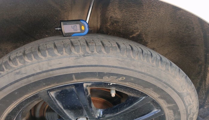 2010 Skoda Laura AMBIENTE 1.9 TDI MT, Diesel, Manual, 1,56,633 km, tyre