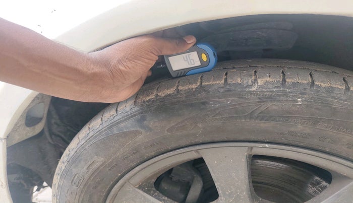 2011 Chevrolet Cruze LT, Diesel, Manual, 1,10,793 km, tyre