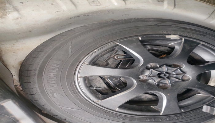 2011 Chevrolet Cruze LT, Diesel, Manual, 1,10,793 km, tyre