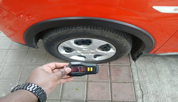 2019 Mahindra XUV300 W6 1.5 DIESEL, Diesel, Manual, 90,111 km, tyre