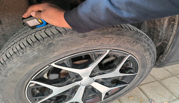 2022 Jeep MERIDIAN LIMITED (O) 4X2 AT, Diesel, Automatic, 64,489 km, tyre