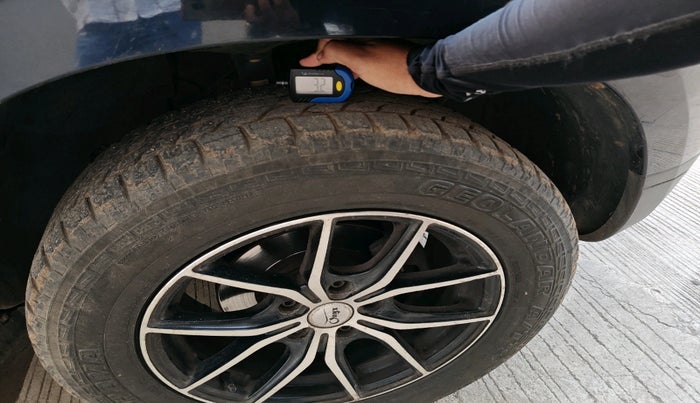 2014 Renault Duster RXL PETROL, Petrol, Manual, 70,779 km, tyre