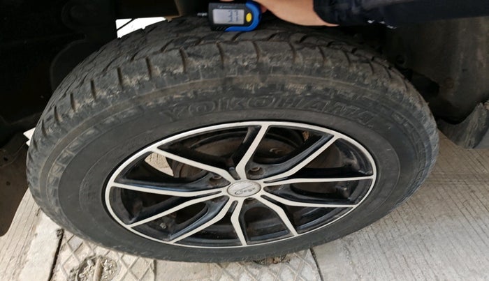 2014 Renault Duster RXL PETROL, Petrol, Manual, 70,779 km, tyre