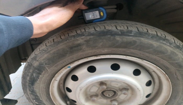 2011 Maruti Wagon R 1.0 LXI CNG, Petrol, Manual, 1,18,754 km, tyre