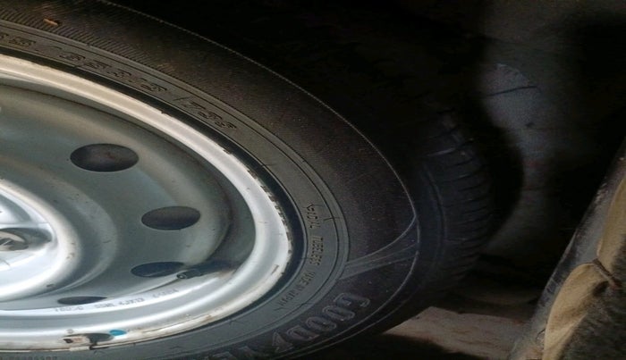 2011 Maruti Wagon R 1.0 LXI CNG, Petrol, Manual, 1,18,754 km, tyre