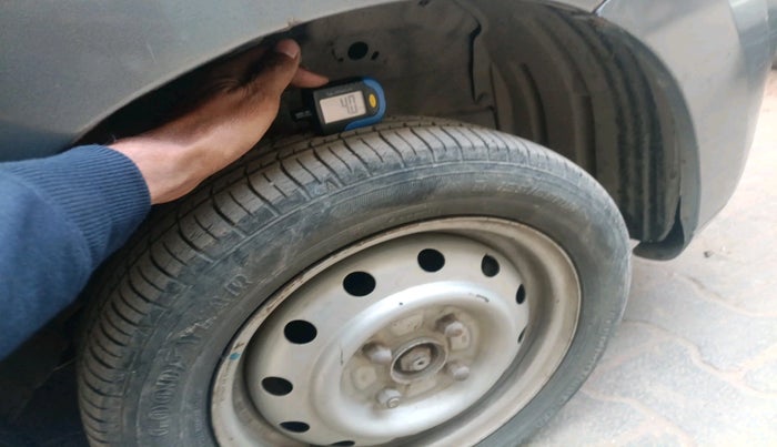 2011 Maruti Wagon R 1.0 LXI CNG, Petrol, Manual, 1,18,754 km, tyre