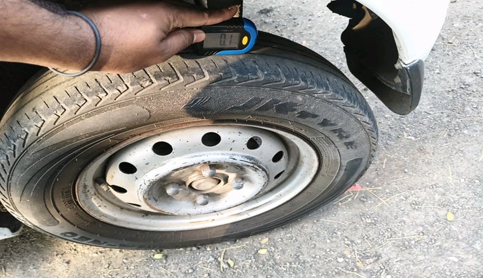 2016 Maruti Wagon R 1.0 LXI CNG, Petrol, Manual, 1,60,351 km, tyre