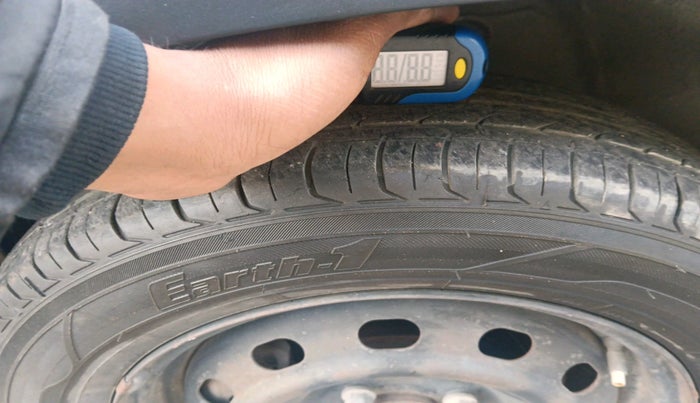 2016 Mahindra Kuv100 K6 PLUS 6 STR, Petrol, Manual, 71,107 km, tyre