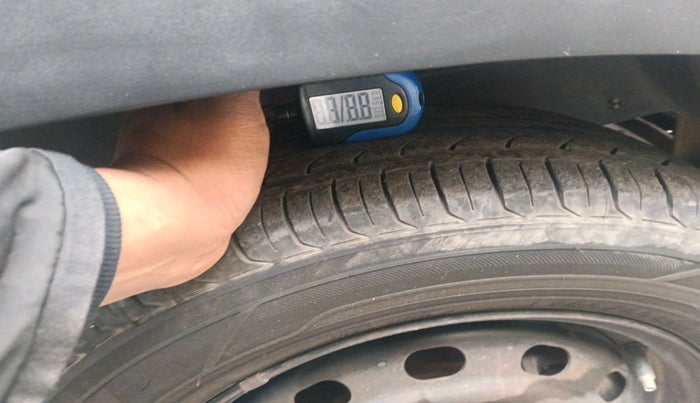 2016 Mahindra Kuv100 K6 PLUS 6 STR, Petrol, Manual, 71,107 km, tyre