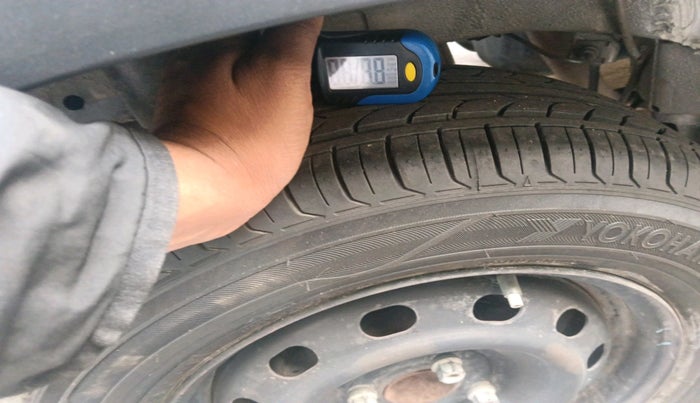 2016 Mahindra Kuv100 K6 PLUS 6 STR, Petrol, Manual, 71,107 km, tyre