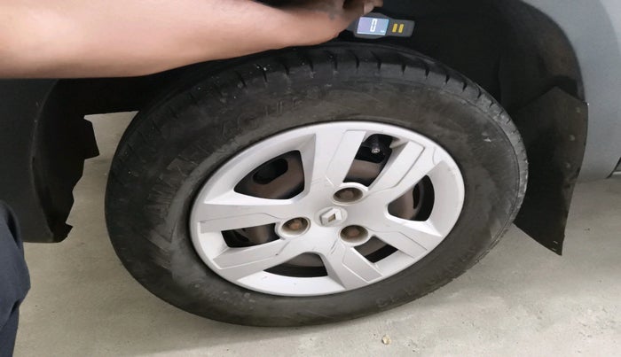 2016 Renault Kwid RXT 0.8, Petrol, Manual, 1,04,910 km, tyre