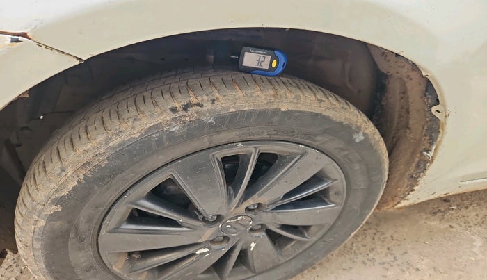 2017 Maruti Swift ZXI, Petrol, Manual, 1,35,058 km, tyre