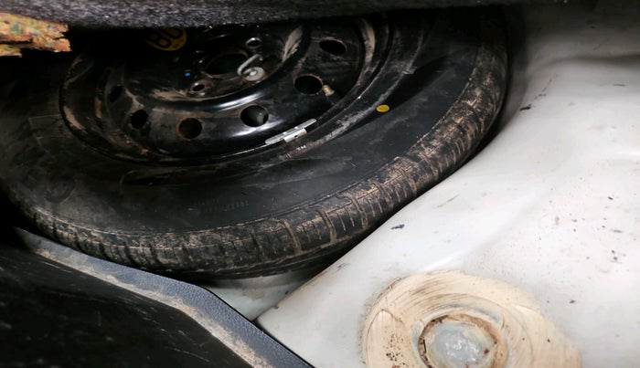 2017 Maruti Swift ZXI, Petrol, Manual, 1,35,058 km, tyre