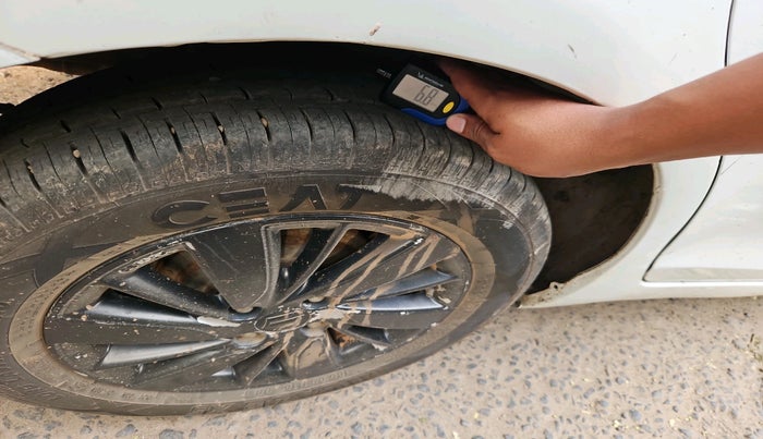 2017 Maruti Swift ZXI, Petrol, Manual, 1,35,058 km, tyre