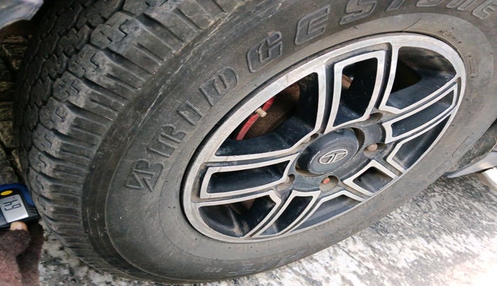 2017 Tata Hexa XM 4X2 7 STR, Diesel, Manual, 1,17,256 km, tyre