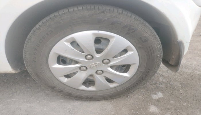 2011 Hyundai i10 MAGNA 1.1, Petrol, Manual, 1,12,603 km, tyre