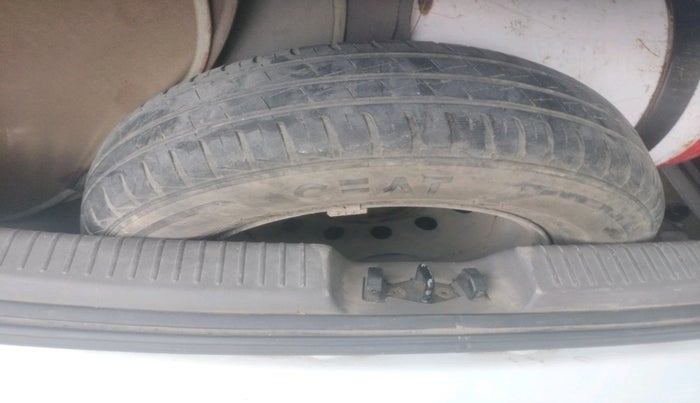 2011 Hyundai i10 MAGNA 1.1, Petrol, Manual, 1,12,603 km, tyre