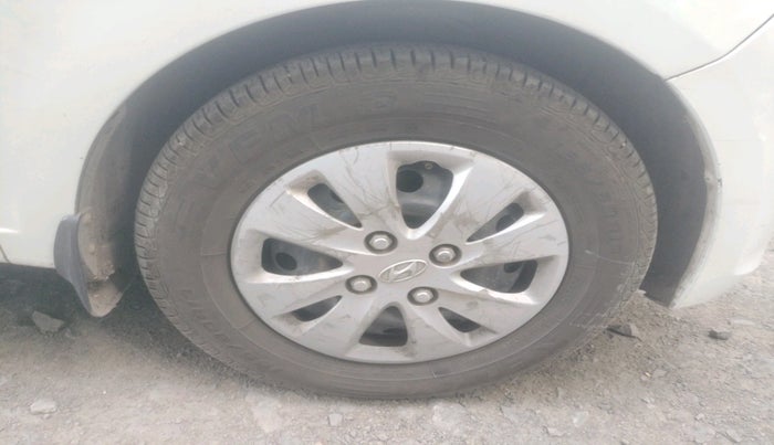 2011 Hyundai i10 MAGNA 1.1, Petrol, Manual, 1,12,603 km, tyre