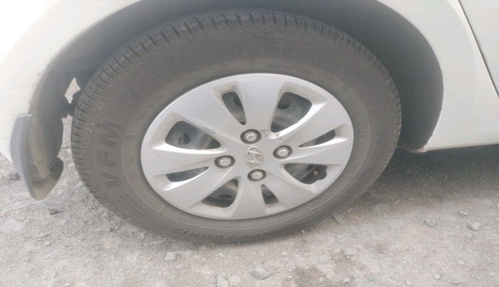 2011 Hyundai i10 MAGNA 1.1, Petrol, Manual, 1,12,603 km, tyre