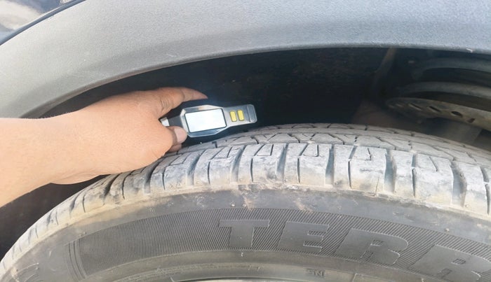 2022 Mahindra XUV700 AX 7 LUXURY D AT 7 STR, Diesel, Automatic, 1,25,855 km, tyre