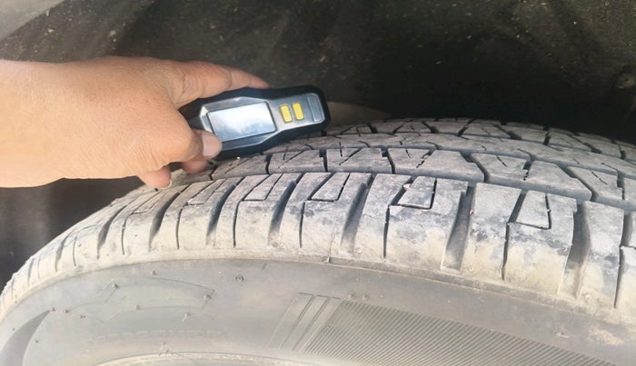 2022 Mahindra XUV700 AX 7 LUXURY D AT 7 STR, Diesel, Automatic, 1,25,855 km, tyre