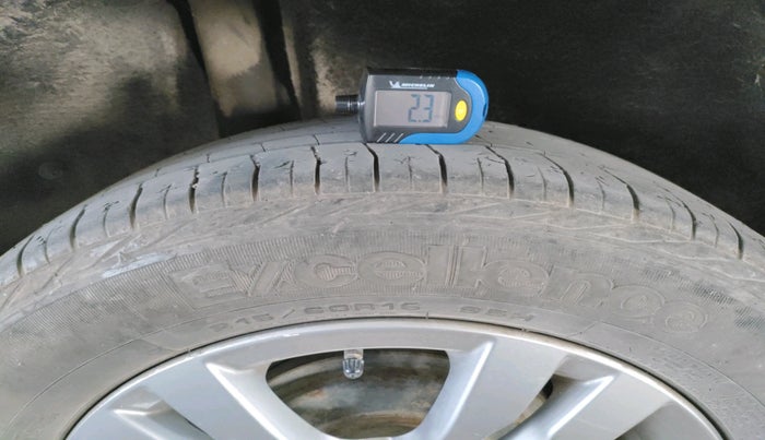 2016 Maruti Vitara Brezza ZDI PLUS, Diesel, Manual, 1,22,230 km, tyre