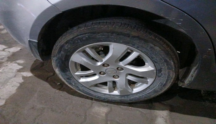 2013 Maruti Swift Dzire ZDI, Diesel, Manual, 2,07,698 km, tyre