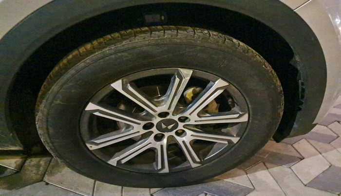 2022 Mahindra XUV700 AX 7 LUXURY D AT 7 STR, Diesel, Automatic, 78,815 km, tyre