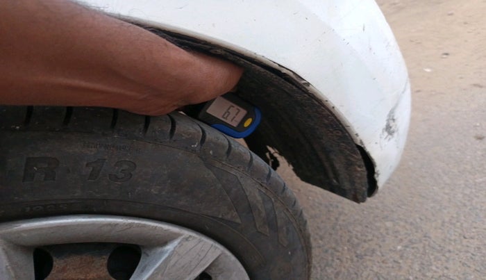 2014 Hyundai Eon MAGNA + LPG, Petrol, Manual, 1,40,753 km, tyre