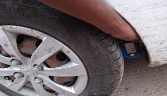 2014 Hyundai Eon MAGNA + LPG, Petrol, Manual, 1,40,753 km, tyre