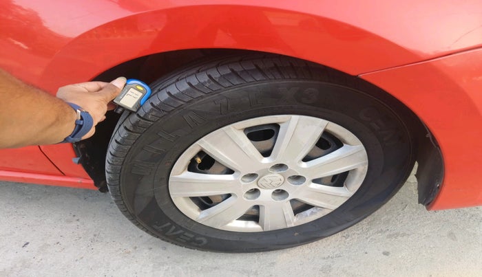 2011 Volkswagen Vento TRENDLINE 1.6, Petrol, Manual, 1,31,337 km, tyre