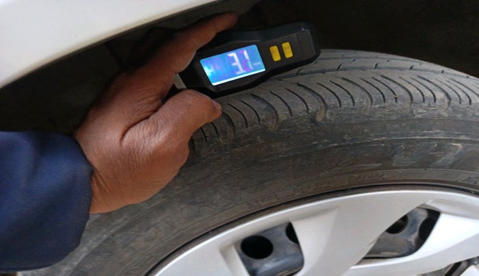 2015 Honda Amaze 1.5L I-DTEC S, Diesel, Manual, 1,30,387 km, tyre