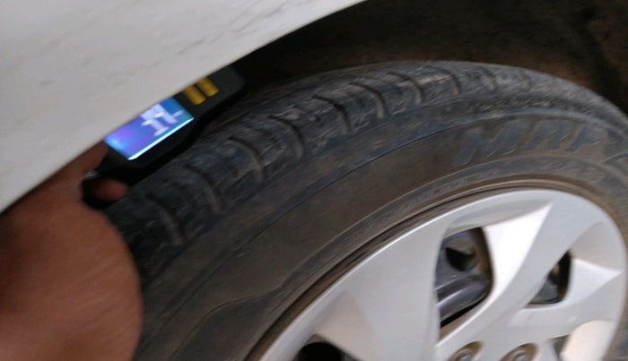 2015 Honda Amaze 1.5L I-DTEC S, Diesel, Manual, 1,30,387 km, tyre