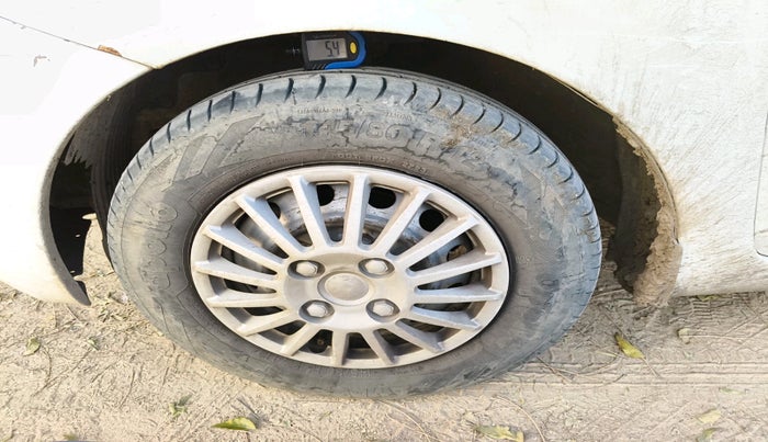 2014 Hyundai Eon ERA +, Petrol, Manual, 1,25,660 km, tyre