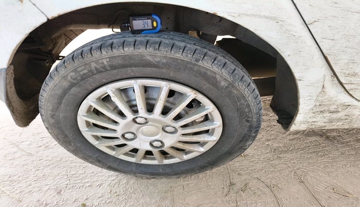 2014 Hyundai Eon ERA +, Petrol, Manual, 1,25,660 km, tyre