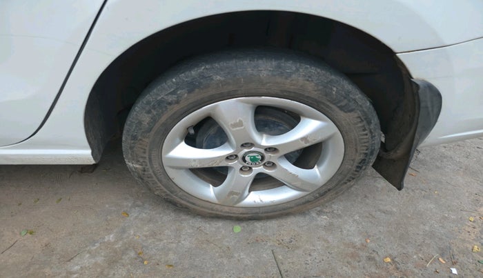 2012 Skoda Rapid AMBITION 1.6 TDI CR MT, Diesel, Manual, 1,73,841 km, tyre