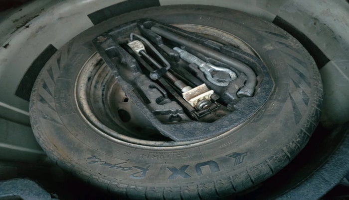 2012 Skoda Rapid AMBITION 1.6 TDI CR MT, Diesel, Manual, 1,73,841 km, tyre