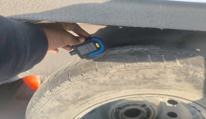 2011 Hyundai i10 MAGNA 1.2, Petrol, Manual, 73,066 km, tyre