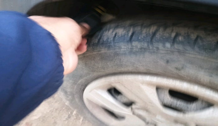 2016 Renault Kwid RXL 1.0 AMT, Petrol, Automatic, 48,216 km, tyre