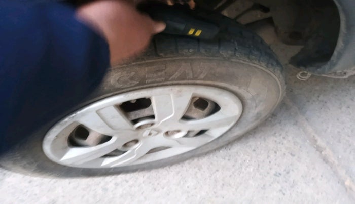 2016 Renault Kwid RXL 1.0 AMT, Petrol, Automatic, 48,216 km, tyre