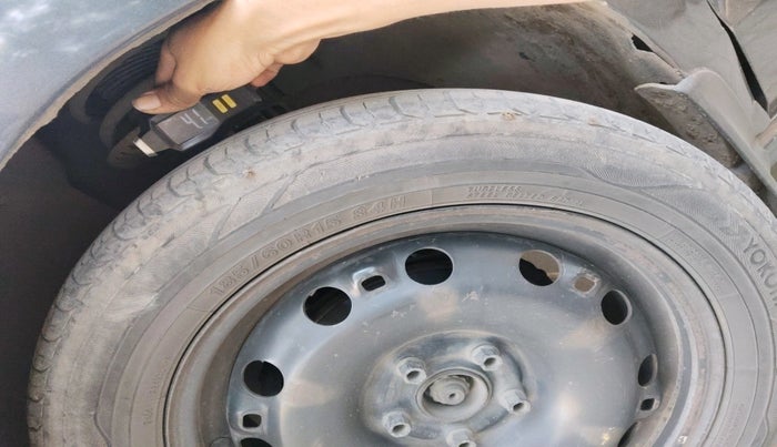 2016 Volkswagen Polo COMFORTLINE 1.2L, Petrol, Manual, 81,603 km, tyre